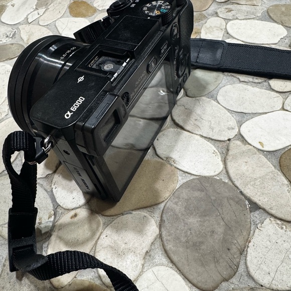 Sony a6000 Camera - Picture 7 of 8